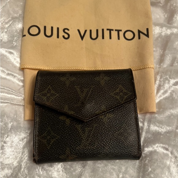 Louis Vuitton Wallet - Picture 7 of 9